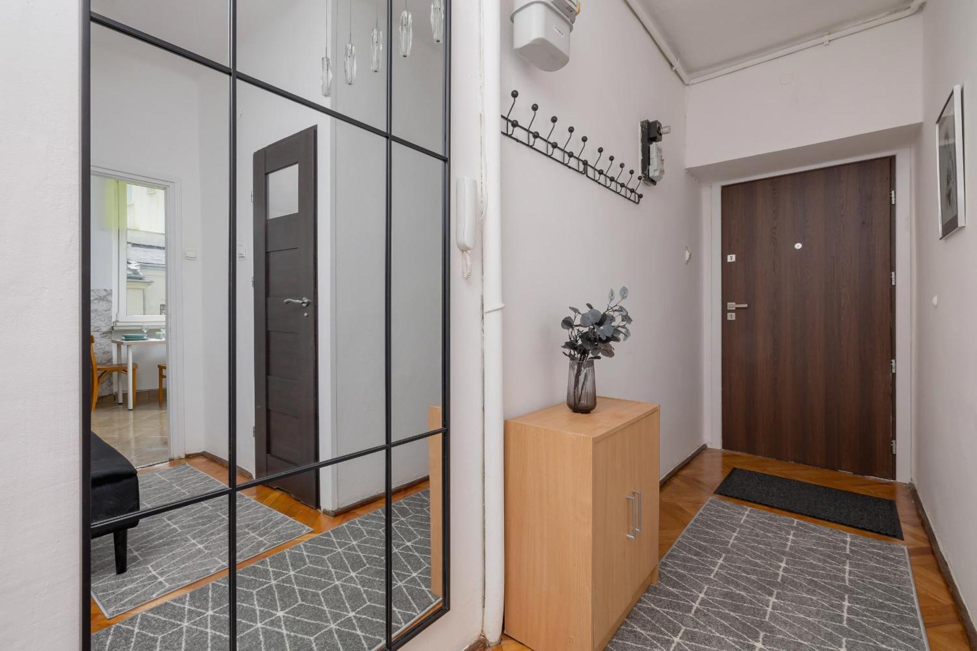 Rodzinny Z Dwiema Sypialniami Niedaleko Centrum Krakowa By Renters Cracovia